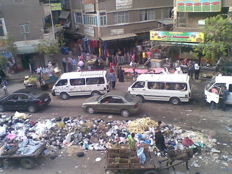 Dirty Egypt: Egypt today is crowded with very high population densities. Cairo, specifically,
is renowned for its pollution & grime, in stark contrast to the Egypt of the pre-Coup era with its roominess, clean feel
 & liberal character. The notoriously decrepit taxi cabs replace the fancy cars.