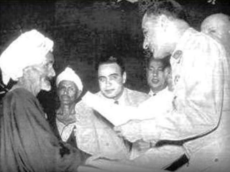 New landowners, and Nasserites: He offered a viable alternative to the filthy rich and desperately poor. A 
Robin Hood- seizing and redistributing land among the poor and creating a new class for Egypt. Popular 
for his Arab unity ambitions, not least his noble and near-triumphs against Israel. 