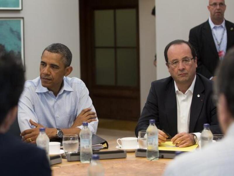 الرئيس الفرنسي "فرانسوا أولاند" مع أوباما في قمة الثمانية 