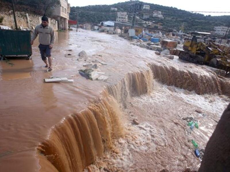 الضفة الغربية تعاني السيول الغزيرة 