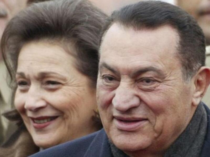Facebook commentary on the thieving couple: they thought they were the Sun and the Moon, fixed permanent features for Egypt. They think they are Pharaoh and Cleopatra.