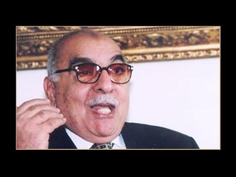 أحمد فراج (مذيع مصري)، وقضت معه 3 سنوات؛ كان صاحب التزام ديني ومقدّم البرنامج التلفزيوني الديني الشهير "نور على نور".
