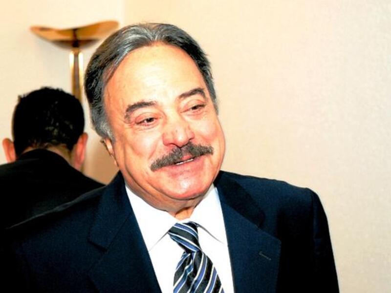 الفنان يوسف شعبان (مصري) واستمر الزواج شهرا واحدا.