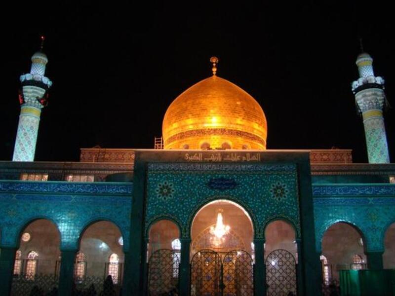 الشيعية: تعتبر أطيافها المختلفة من الداعمين للنظام عموما ضد الثورة، ويعد أتباع الإمامية أو الإثنا عشرية والإسماعيلية والعلويين شيعة كذلك إلى جانب الطائفة الدرزية التي تعود جذورها إلى المعتقد الشيعي أيضا.