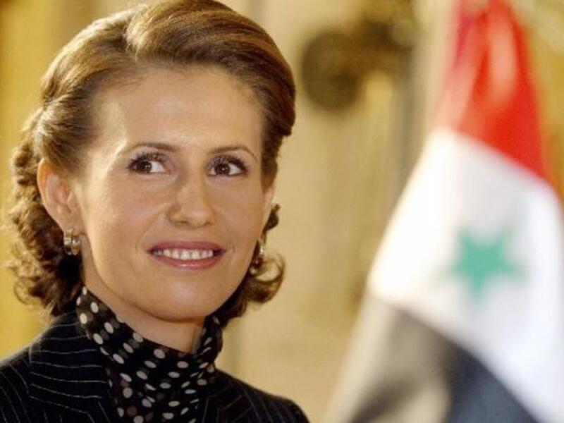 أسماء الأخرس زوجة الرئيس، سيدة سوريا الأولى ووصفتها مجلة "فوغ" الاميركية بأنها "وردة في الصحراء...فاتنة، وشابة وانيقة جداً".