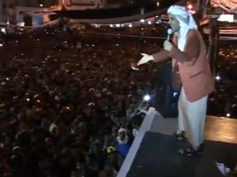 Music artist,  Muhammed Adroou’ay –outspoken in his lyrics since 2007, appears now on stage performing for the people in  Sana’a ‘igleh’ (get out!), dedicated once again to a leader who overstayed his welcome. Not getting the message.