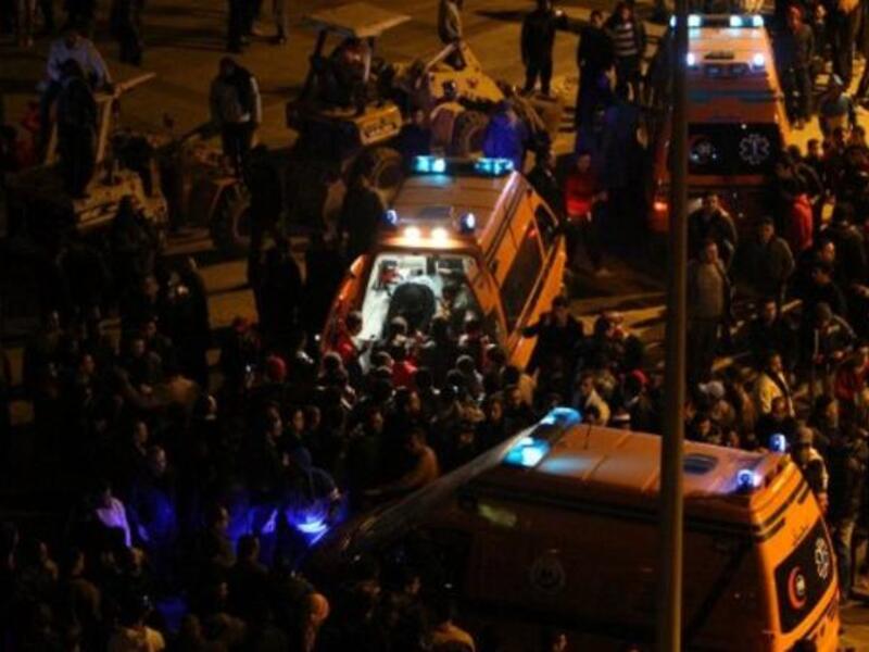 Crowds Cairo train station violent clashes