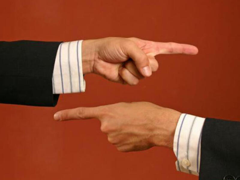 القاء اللوم على الاخرين