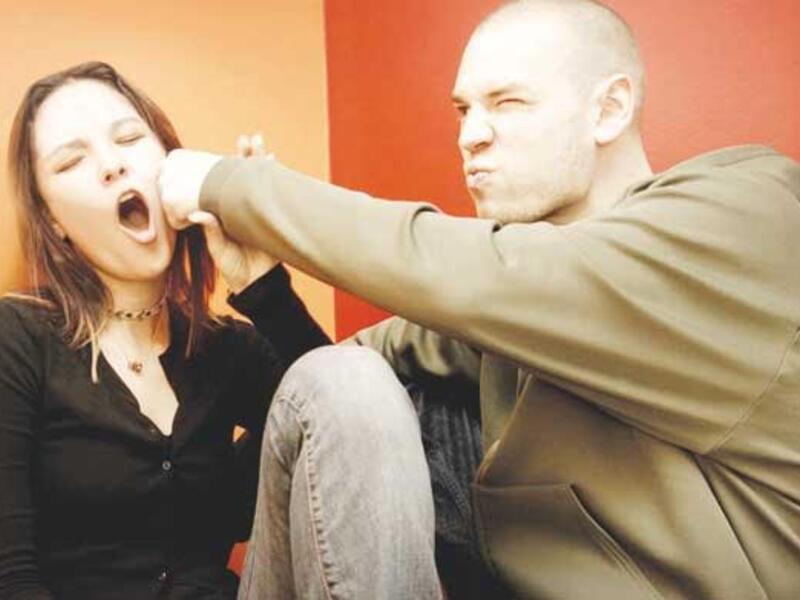 "ضرب الحبيب متل أكل الزبيب" وهو مثل منتشر في كافة الدول العربية، يقال للتخفيف من آثار العنف التي تحصل بين الزوجين! "ضرب الحبيب متل أكل الزبيب" وهو مثل منتشر في كافة الدول العربية، يقال للتخفيف من آثار العنف التي تحصل بين الزوجين!