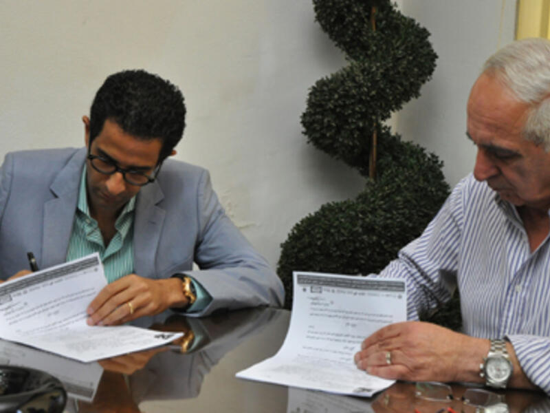 Ahly's executive manager Shereen Shams (R) while signing the AS Roma match contract on Wednesday (Photo: Ahly's official website)