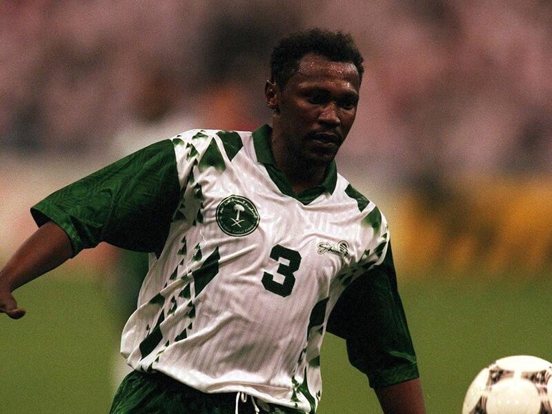 المدافع السعودي محمد الخليوي: شارك في 163 مباراة دولية ما بين عامي 1992 و2001 (8 أعوام و350 يوماً).