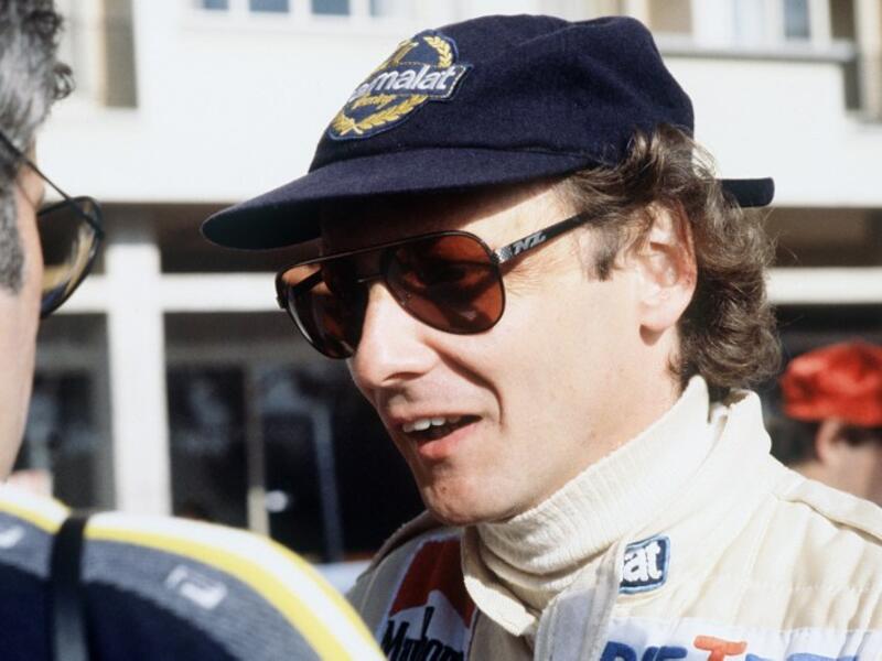 السائق النمساوي نيكي لاودا بثلاثة ألقاب أعوام 1975 و 1977 و 1984.