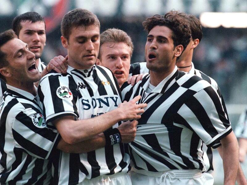 كريستيان فييري

لعب المهاجم الإيطالي السابق موسماً مع يوفنتوس (1995-1996) ثم انتقل لصفوف أتلتيكو مدريد الموسم التالي.

وتألق فييري بشكل أكبر في إسبانيا، خاض 32 مباراة مع الفريق المدريدي في مختلف البطولات مسجلاً إجمالي 22 هدف، مقارنة بـ 37 مباراة مع يوفنتوس، سجل خلالها 14 هدفاً.