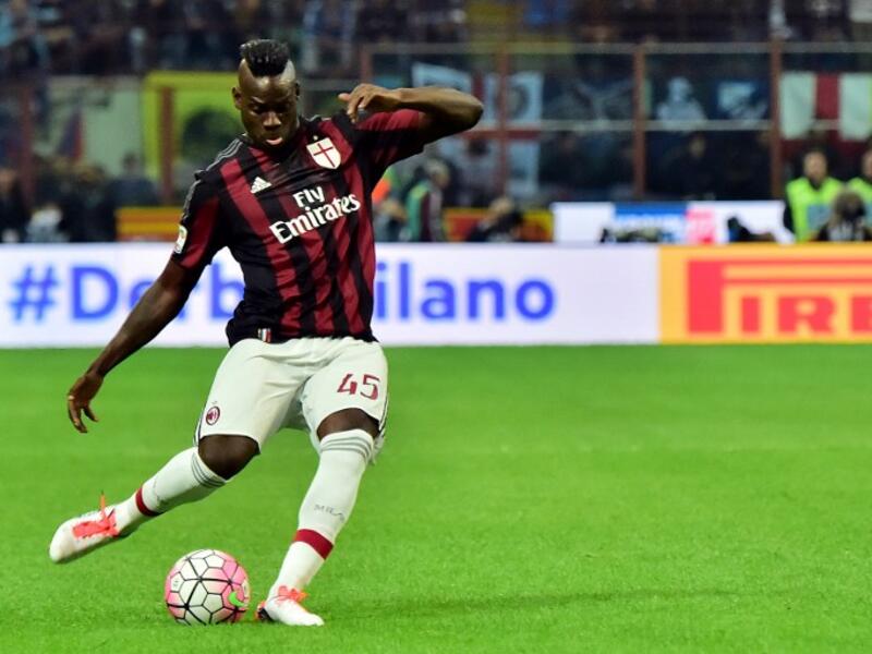 المهاجم الإيطالي ماريو بالوتيلي: انتقل من ميلان إلى ليفربول عام 2014 مقابل 16 مليون جنيه