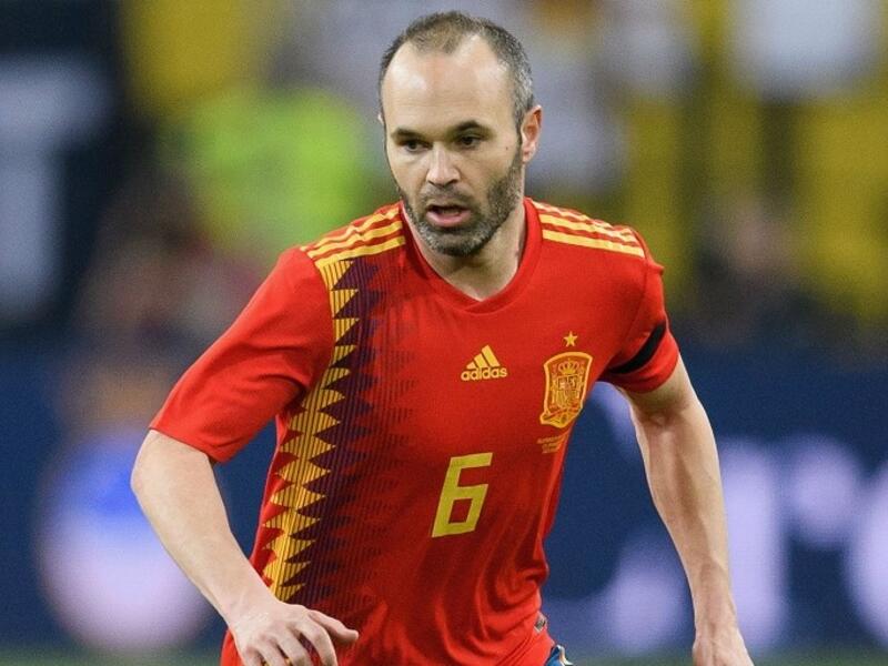 المركز السادس: الإسباني أندريس إنييستا لاعب وسط فيسيل كوبي، بواقع 73.797.793 متابعاً، موزعين على إنستغرام 25.294.908، وفايسبوك 21.636.912، وتويتر 26.865.973.