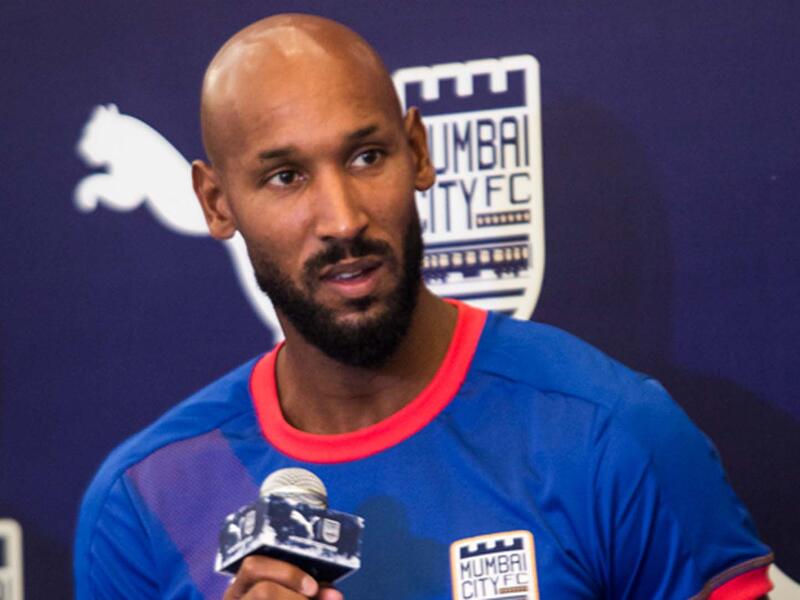 المهاجم الفرنسي نيكولا أنيلكا (مومباي سيتي): اعتنق الإسلام عام 2004 حينما تواجد في الإمارات، كما أخذ اسم عبد السلام بلال، وقد كشف أن الإسلام ساعده على التكيف مع الظروف الصعبة.