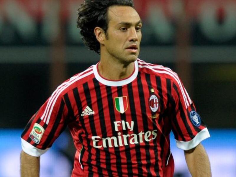 المدافع الإيطالي أليساندرو نيستا، فاز بمونديال 2006، وظفر بلقب دوري أبطال أوروبا مع ميلان مرتين.