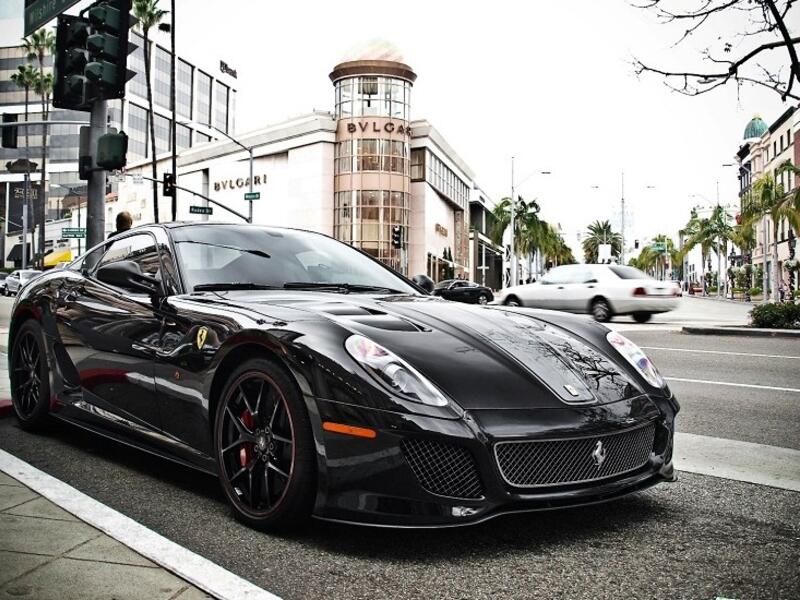 8- المهاجم الإيطالي فرانشيسكو توتي: فيراري 599 جي تي أو وسعرها 342 ألف جنيه استرليني