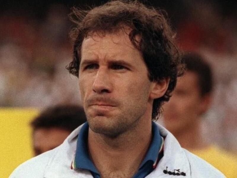 المدافع الإيطالي فرانكو باريزي، يعتبر من أفضل المدافعين في التاريخ، فاز بدوري أبطال أوروبا 3 مرات مع ميلان، اشتهر بتميزه في موقع القشاش (الليبيرو).