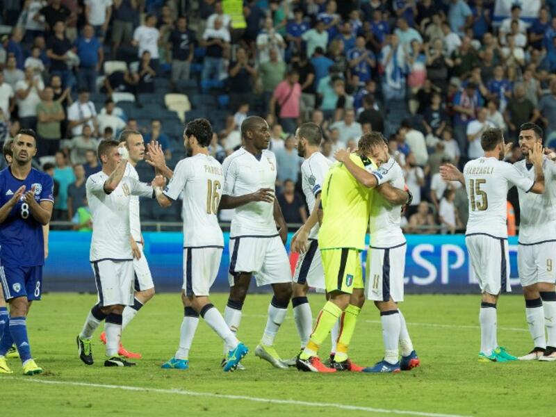 Italian players celebrate their victory at the end of the World Cup 2018 qualifier football match Israel vs Italy at Sammy Ofer Stadium in Haifa, on September 5, 2016.
JACK GUEZ / AFP