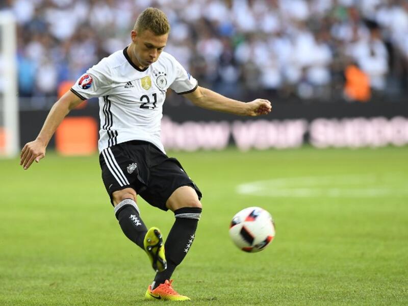 لاعب الوسط الألماني جوشوا كيميتش (بايرن ميونخ)