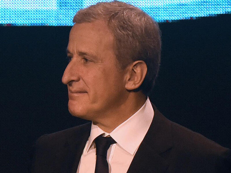 خوان بيدرو دامياني: كشفت الأوراق عن إنشاء مكتب عضو لجنة أخلاقيات فيفا ورئيس نادي بينيارول شركات لرجلي الأعمال هوغو وماريانو جينكيس المتهمين من قبل القضاء الأميركي بدفع رشاوى لمسؤولي اتحاد اميركا الجنوبية مقابل الحصول على حقوق البث التلفزيوني.