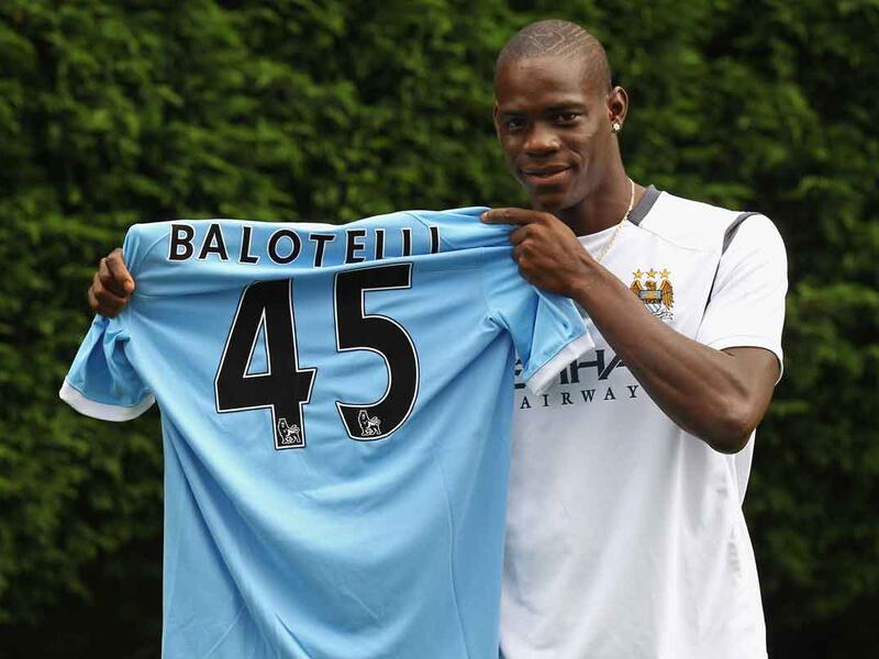 2010: المهاجم الإيطالي ماريو بالوتيلي (مانشستر سيتي)