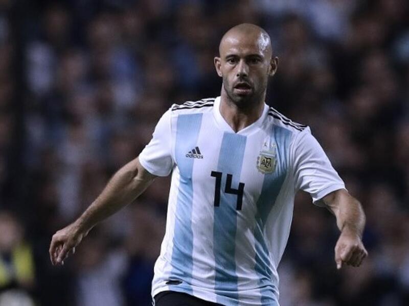 خافيير ماسكيرانو: واجه نجم برشلونة السابق اتهاماً بالتهرب من دفع 1.5 مليون يورو، وفُرضت عليه غرامة قدرها 800 ألف يورو، كما تم الحكم عليه بالسجن لعام، لكن محاميه نجح في التفاوض مع مصلحة الضرائب بشأن الغرامة، بينما برّأ ماسكيرانو نفسه أمام جماهير البارسا بأن ليس له علاقة بما حصل.