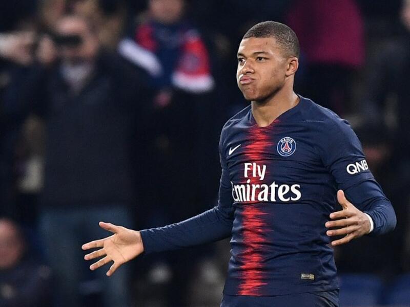 المهاجم الفرنسي كيليان مبابي (باريس سان جيرمان) بقيمة 200 مليون يورو.