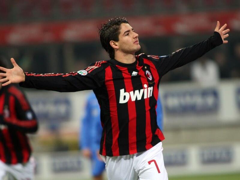 2009: المهاجم البرازيلي أليكساندر باتو (ميلان)