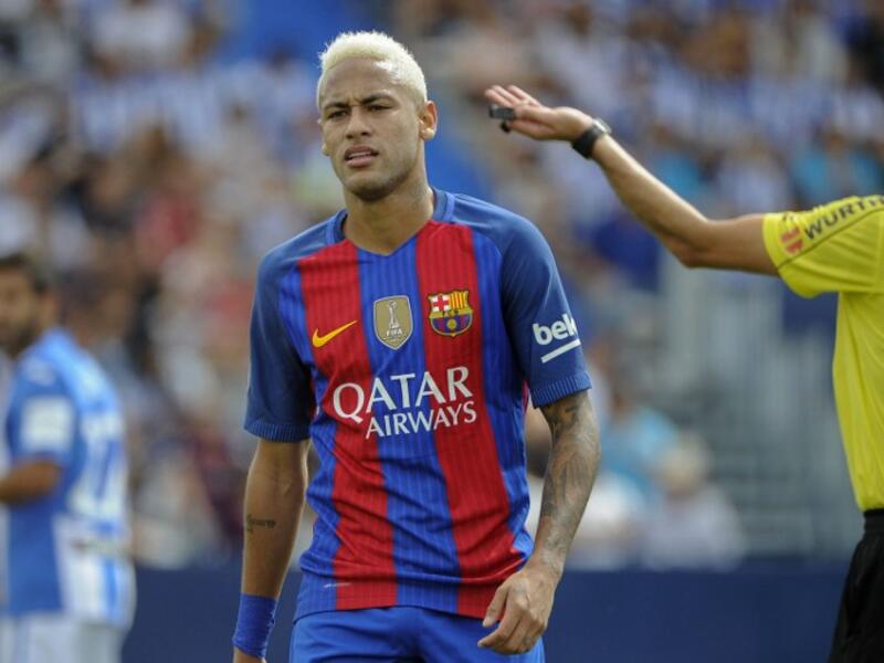 المهاجم البرازيلي نيمار (برشلونة) بطول 175 سم.