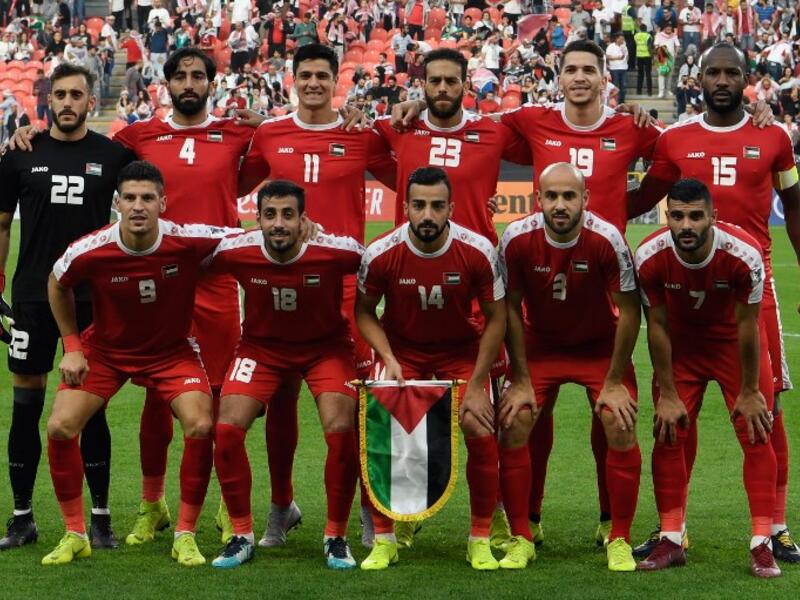 لاعبو المنتخب الفلسطيني قبل خوضهم المباراة أمام منتخب الأردن ضمن كأس آسيا 2019 والتي انتهت بالتعادل السلبي.
