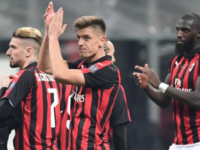 المهاجم البولندي كريشتوف بيونتيك: من جنوى إلى ميلان مقابل 35 مليون يورو