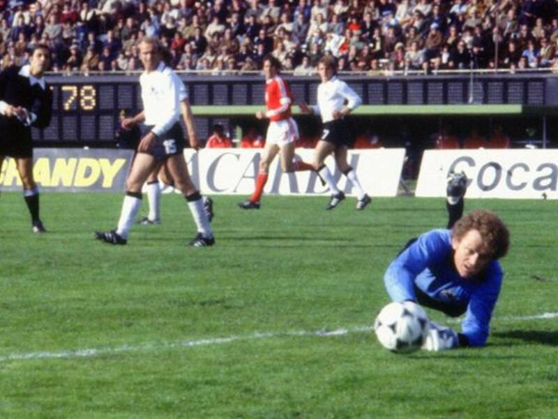 حارس ألمانيا الغربية سيب ماير (بايرن ميونخ).