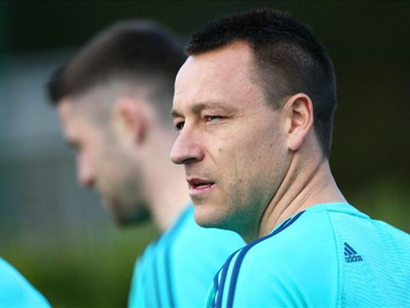 المدافع الإنجليزي جون تيري: لعب في صفوف تشلسي لـ 18 عاماً ونصف حتى الآن.