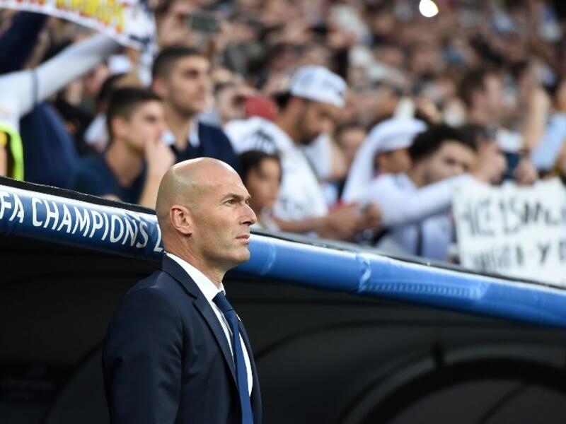 Real Madrid's French coach Zinedine Zidane waits prior the UEFA Champions League quarterfinal second leg football match Real Madrid vs FC Bayern Munich at the Santiago Bernabeu stadium in Madrid, Spain, on April 18, 2017.
Christof STACHE / AFP