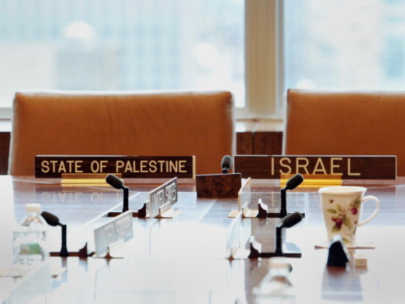 Signs at the seats where Israeli Foreign Minister Tzipi Livni and Palestinian representative Saeb Erekat were to sit in a meeting with the Middle East Quartet during the 68th Session of the United Nations General Assembly September 27, 2013 at UN headquarters in New York. [Stan Honda/Getty Images]