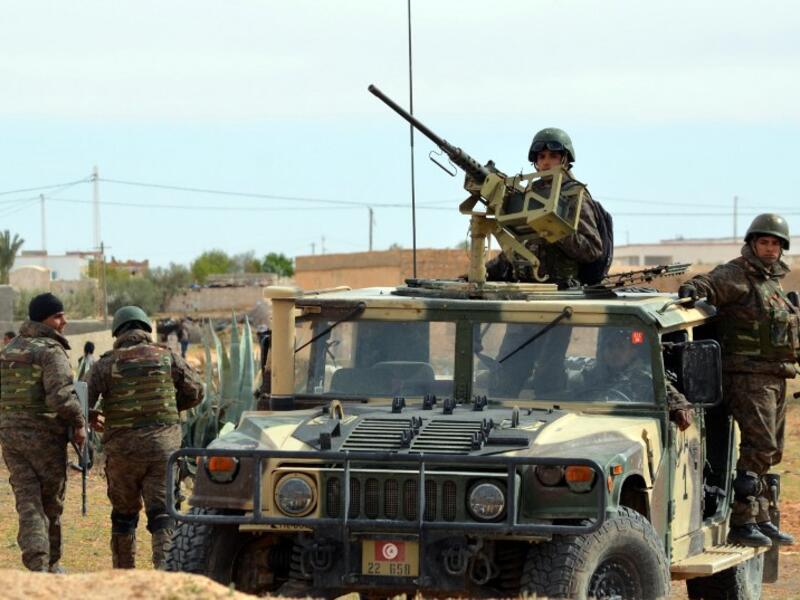 Tunisian special forces on patrol in Ben Guerdane after a Daesh attack in March. (AFP/File)