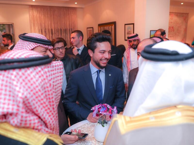Crown Prince Al Hussein bin Abdullah II, meets with members of the Jordanian community in Bahrain and a group of Haqiq Initiative participants.
(Twitter/@RHCJO)
