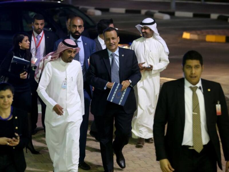 United Nations Special Envoy to Yemen, Ismail Ould Cheikh Ahmed (C) arrives to give a press conference at the Information ministry in Kuwait City on April 26, 2016.  (AFP/Yasser al-Zayyat)