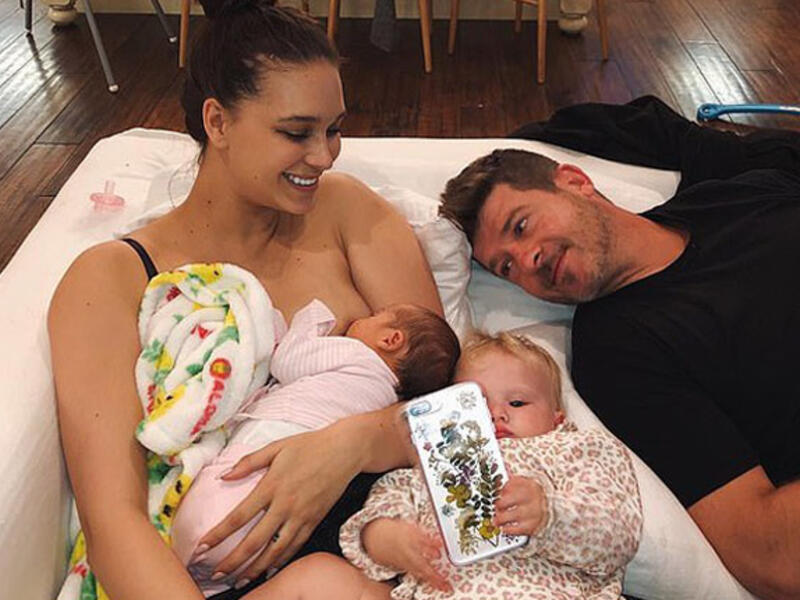 They Welcomes Their Second Baby Less Than a Month ago  (Source: aprillovegeary / Instagram )