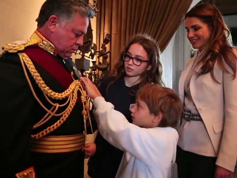 تلقى تعليمه الابتدائي بـ "الكلية العلمية الإسلامية" في الأردن، ثم انتقل إلى مدرسة "أس تي آدموندز" في بريطانيا، وبعدها  إلى مدرسة "إيجلبروك" وأكاديمية "ديرفييلد"  في الولايات المتحدة الأمريكية.