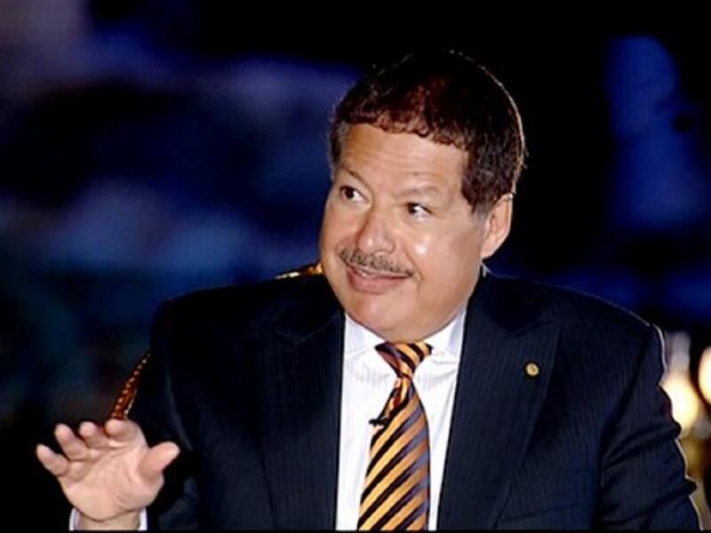 أحمد حسن زويل من مواليد 26 فبراير 1946 وتوفي في2 أغسطس 2016 عالم كيميائي مصري أمريكي الجنسية حاصل على جائزة نوبل في الكيمياء لسنة 1999 لأبحاثه في مجال كيمياء الفيمتو. وهو أستاذ الكيمياء وأستاذ الفيزياء في معهد كاليفورنيا للتقنية.