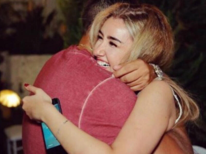 The couple met for the first time in the premiere of the film Harb Karmouz