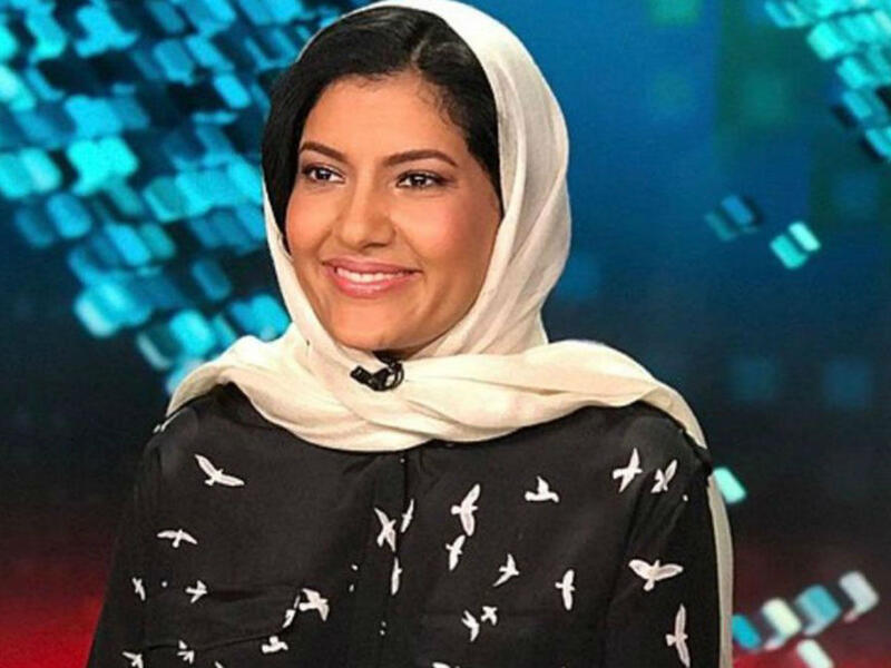 حصلت على البكالوريوس في دراسات المتاحف والحفاظ على الآثار بجامعة جورج واشنطن.