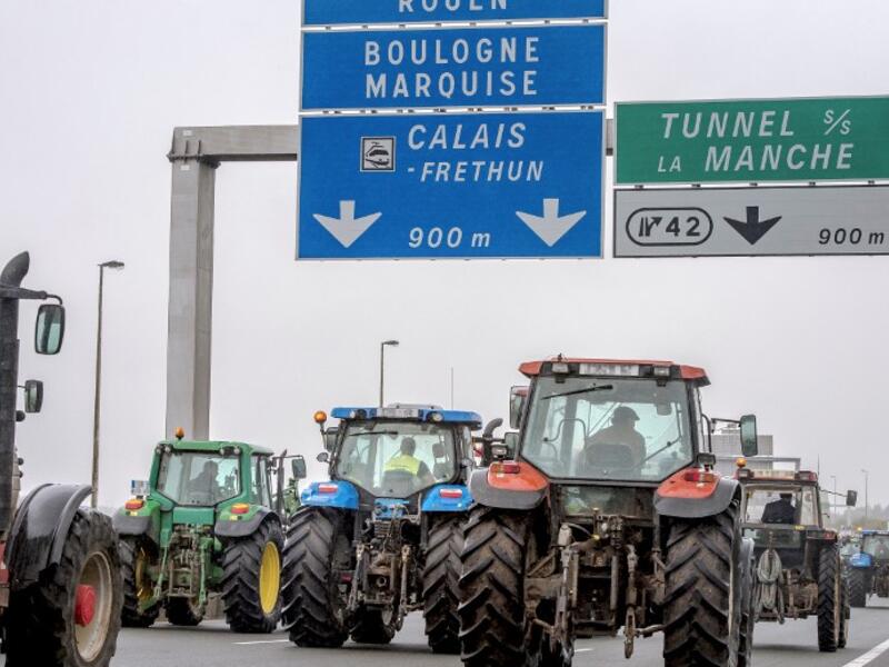Farmers drive from Loon Plage to Calais, on September 5, 2016, during a joint "go-slow" protest with truck drivers on the A16 highway calling for the dismantling of the so-called "Jungle" migrant camp in the French northern port city of Calais. (AFP/Philippe Huguen)