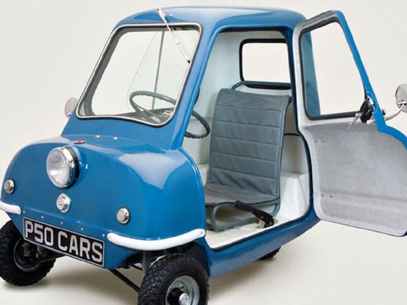 Peel P50: انضمت إلى قائمة "غينيس" للأرقام القياسية العالمية كأصغر سيارة في العالم، ويقتصر طولها على 1.3 متر، ولا تسع إلا لراكب واحد وليس بها خاصية الرجوع للخلف.
