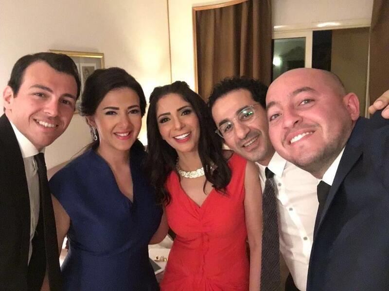 نشرت النجمة دنيا سمير غانم على صفحتها على انستغرام صوراً من توزيع جوائز السينما المصرية وكانت لافتة نحافة دنيا في الصور وهذا ما شغل رواد مواقع التواصل الاجتماعي الذين تغزلوا بدنيا وإطلالتها وظهرت دنيا في الصور مع زوجها والنجمة منى زكي والنجم احمد حلمي.