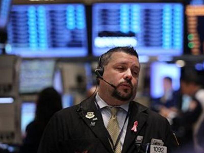 The Egyptian market is still unable to recover as the government's economic policies and current political stalemate make the stock market 'undesirable' for future investments