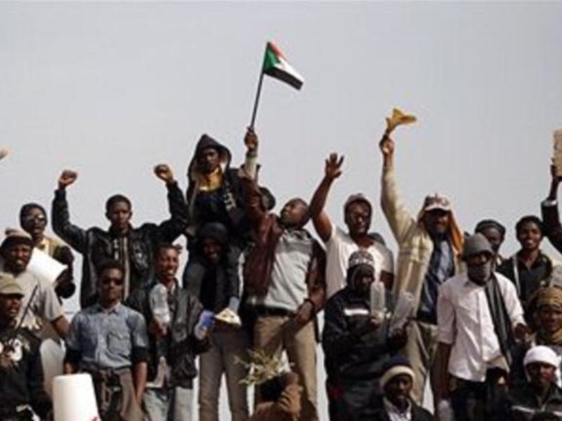 Sudan’s oil minister Awad Ahmad al-Jaz admitted that the country is facing an increased financial crisis due to the loss of Heglig’s oil